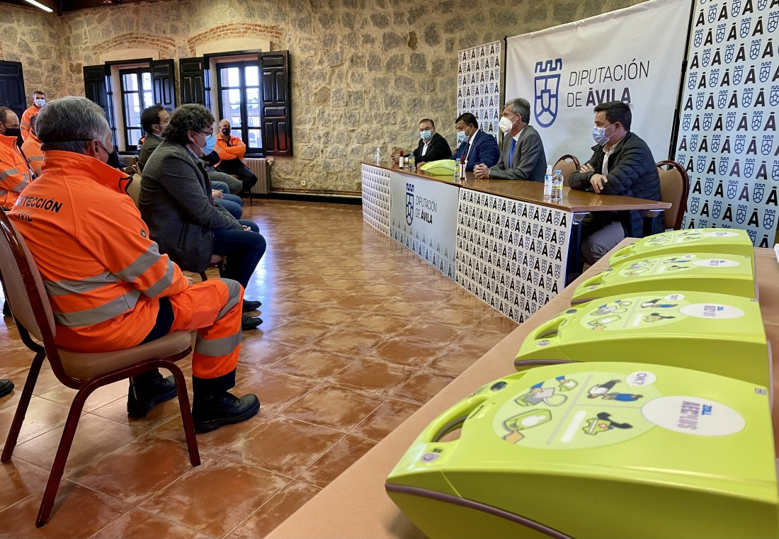 20201215 entrega vehiculo y desfibriladores proteccion civil3