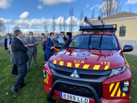 20201215 entrega vehiculo y desfibriladores proteccion civil2