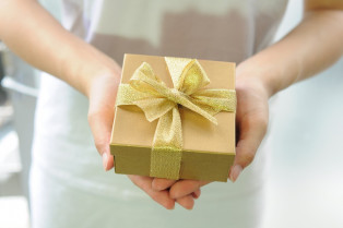 Gift box 2458012 1280