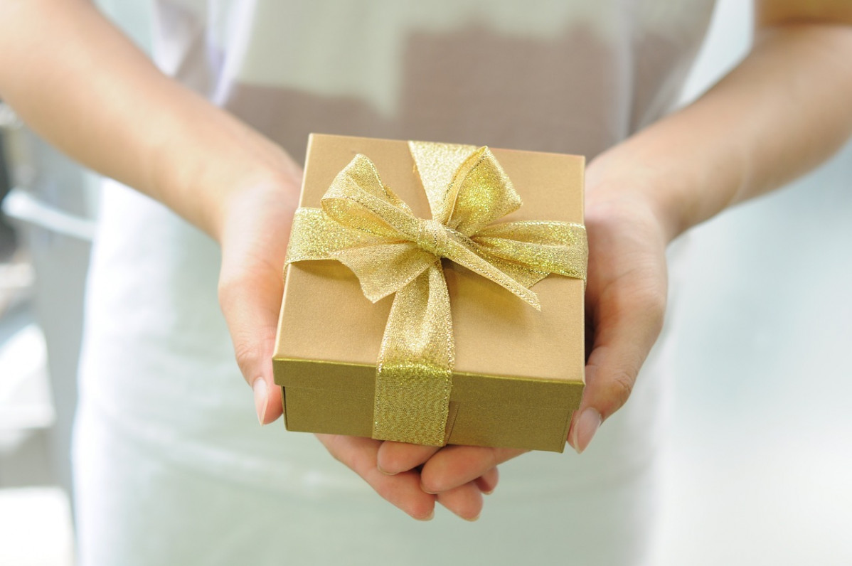 Gift box 2458012 1280